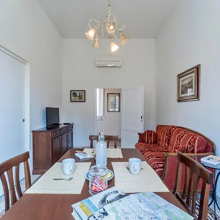 Unyca - Spacious 2 Bedroom In