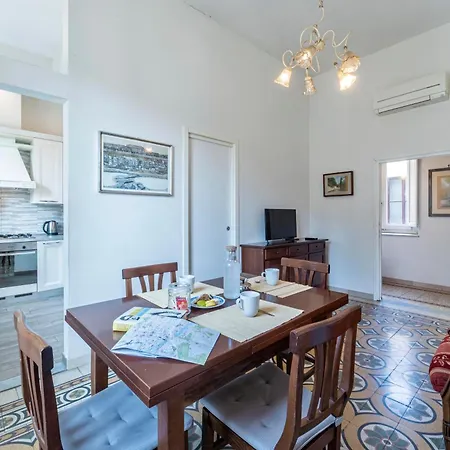 Unyca - Classic Florentine Atmosphere *