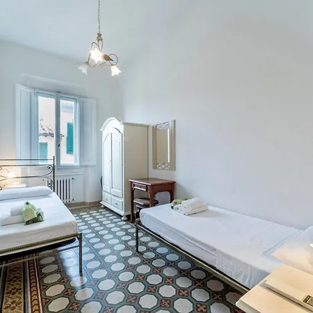 Unyca - Classic Florentine Atmosphere *