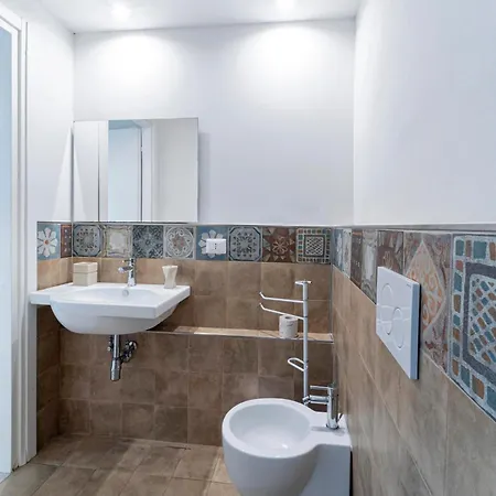 Unyca - Classic Florentine Atmosphere