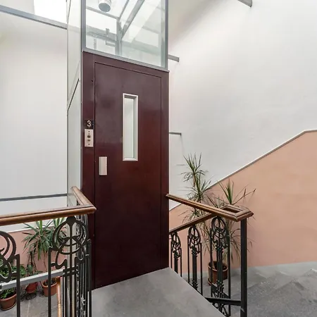 Unyca - Classic Florentine Atmosphere