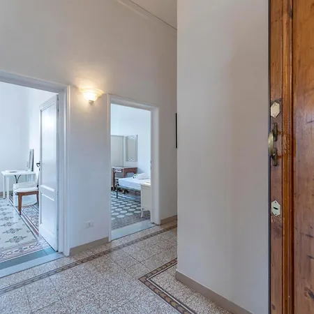 Unyca - Classic Florentine Atmosphere Apartment *