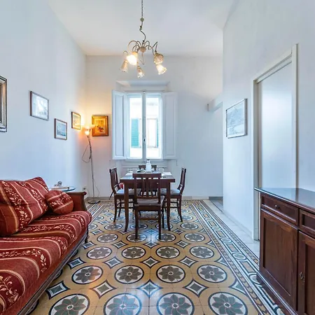 Unyca - Classic Florentine Atmosphere Apartment Florence