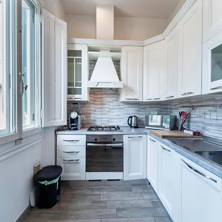 Apartment Unyca - Classic Florentine Atmosphere *