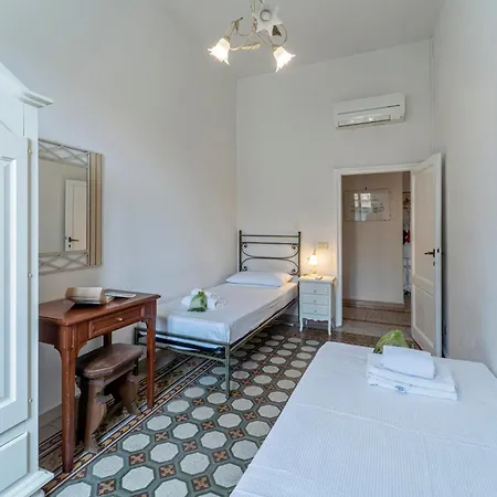 Apartment Unyca - Classic Florentine Atmosphere